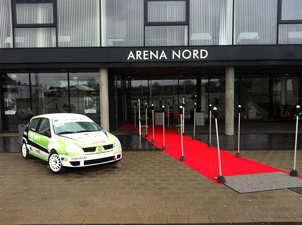 Team DC Racing stillede 20 mand til rådighed til bl.a. servering og oprydning, da Sparekassen Vendsyssel afholdte sit årlige Garantmøde i Arena Nord den 20. april 2012
(Foto: Kim Lauritsen)